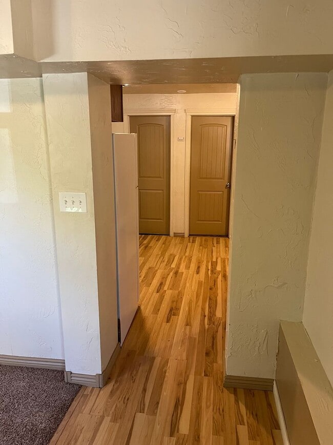 Building Photo - 3 Bed 1 Bath Downstairs unit.