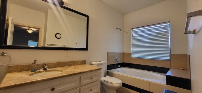 Building Photo - 9734 La Vista Dr