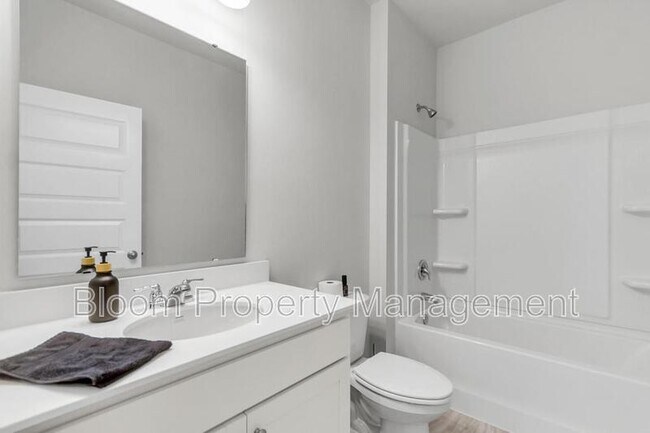 Building Photo - 130 Lilac Grv Wy