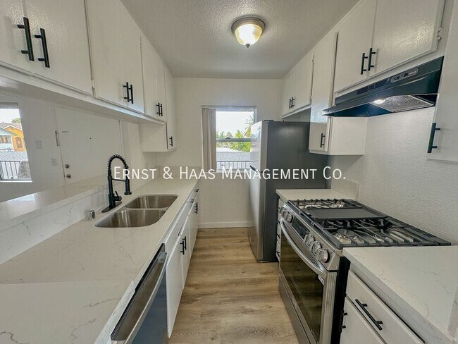 Building Photo - 1080 St Louis Ave