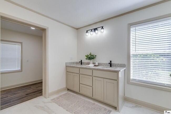 Building Photo - 281 Williams Rd