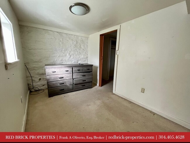 Building Photo - 912 Gaston Ave