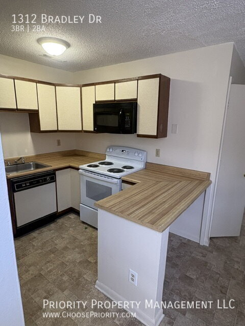 Building Photo - 1312 Bradley Dr