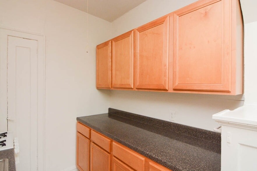 Building Photo - 4842 N Damen Ave