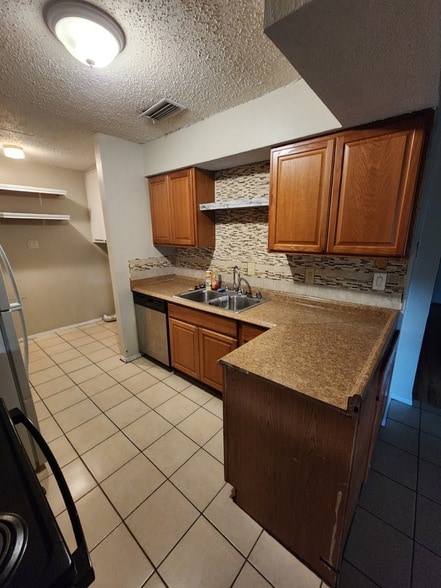 Building Photo - 5022 Collingwood Dr