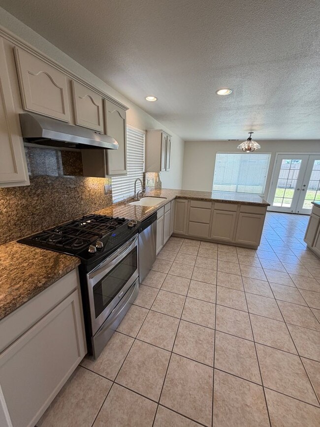 Building Photo - 1810 Baylor Ln