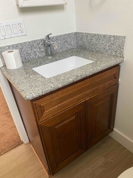 Building Photo - 730 S 46th St