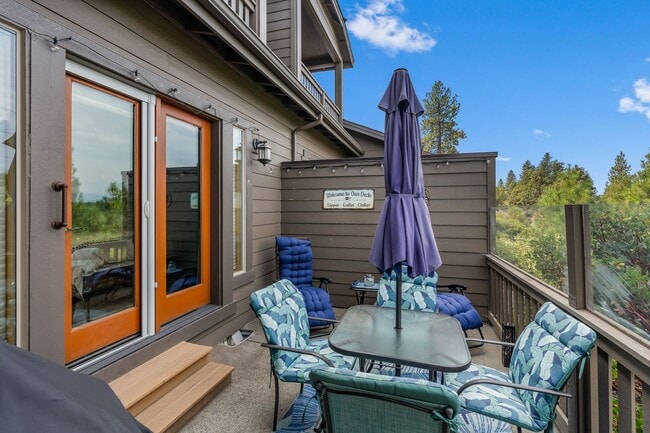Building Photo - 3 Bed 2.5 bath plus Office/den-Townhome-Ri...