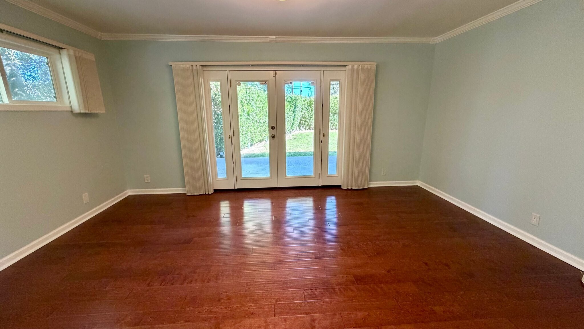 Building Photo - 1385 Greenmont Dr