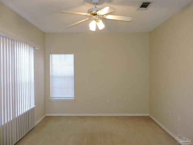 Building Photo - 206 Wildflower Ln