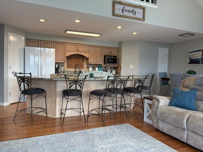 Building Photo - 3806 Spinnaker Dr