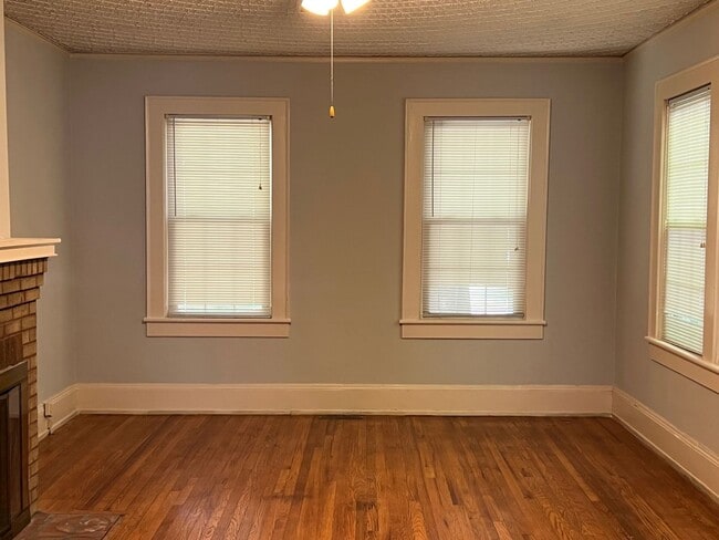 Building Photo - Home with 2 Bedrooms, 2 Baths with Bonus/C...