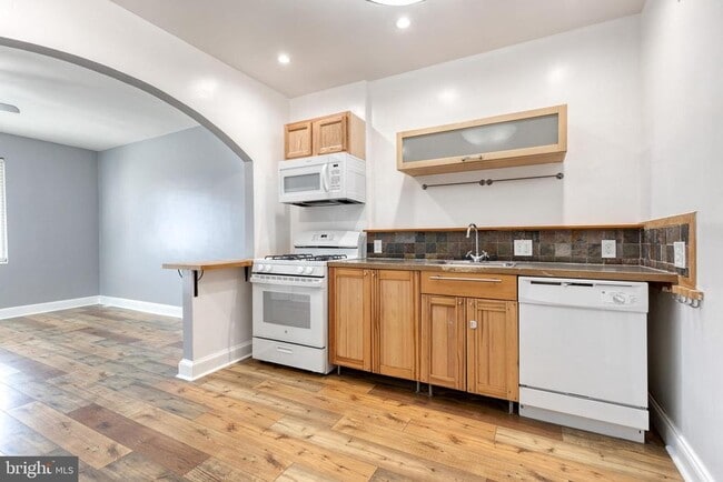 Building Photo - 422 Folcroft St