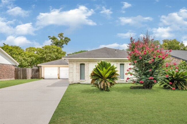 Building Photo - 12726 Westella Dr