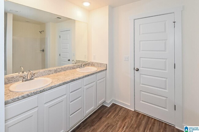 Building Photo - 136 The Heights Dr