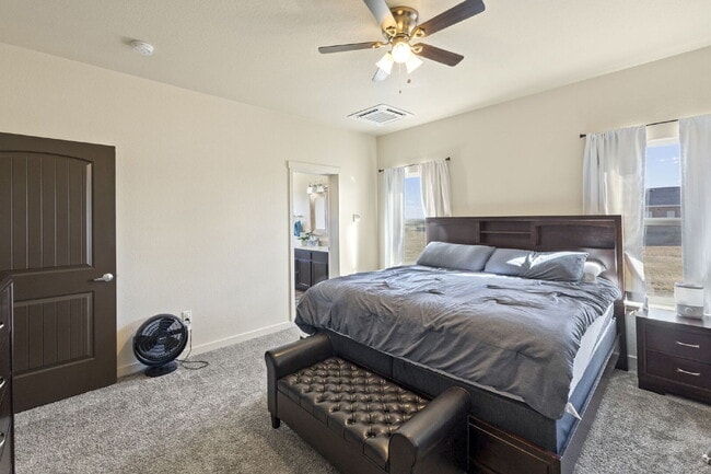 Building Photo - Spacious 3-Bed, 2-Bath Modern Home on 1.16...