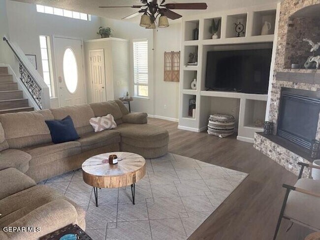 Building Photo - Beautiful Westside home FURNISHED with 4 bed-3 baths plus an office with beautiful backyard with ...