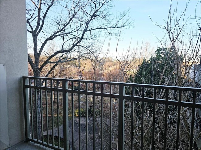 Building Photo - 870 Mayson Turner Rd NW