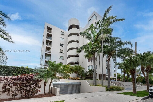 Building Photo - 2400 SW 3rd Ave