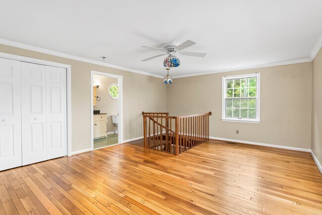 Building Photo - 607 E Wheel Rd