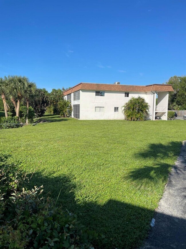 Building Photo - 2878 Donnelly Dr