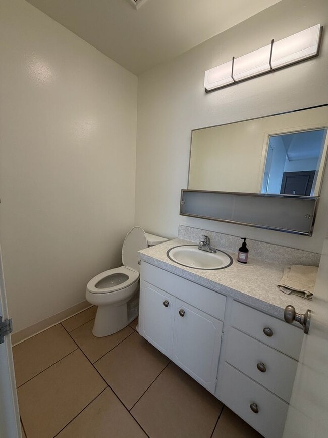 Building Photo - 448 Richmond Dr