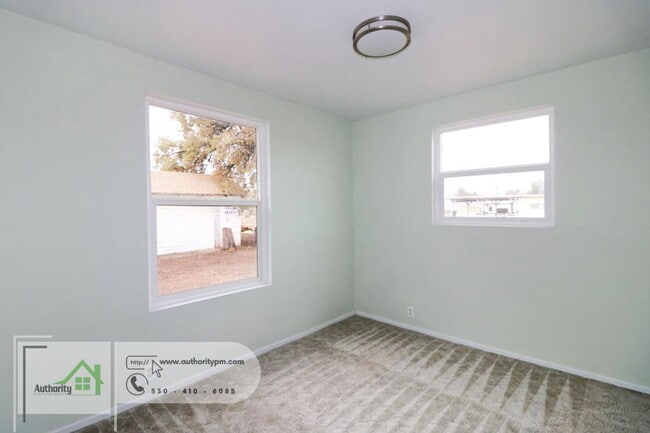 Building Photo - 6530 Dale Ln