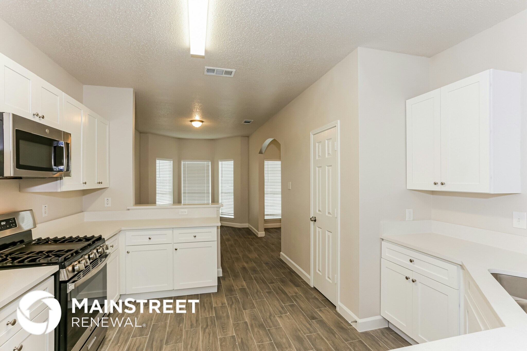 Building Photo - 1954 Pin Oak Ln