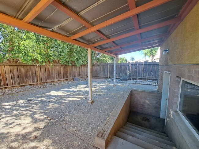 Building Photo - Spacious & Great Design Home in Dixon
