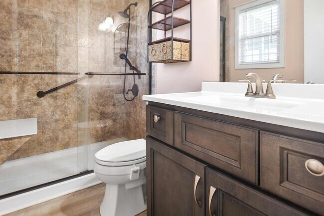 Building Photo - Pet Friendly Three Bedroom!