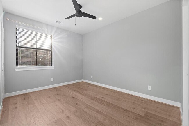 Building Photo - 1608 Northwood St