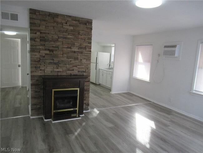 Building Photo - 1403 Dawnwood Dr