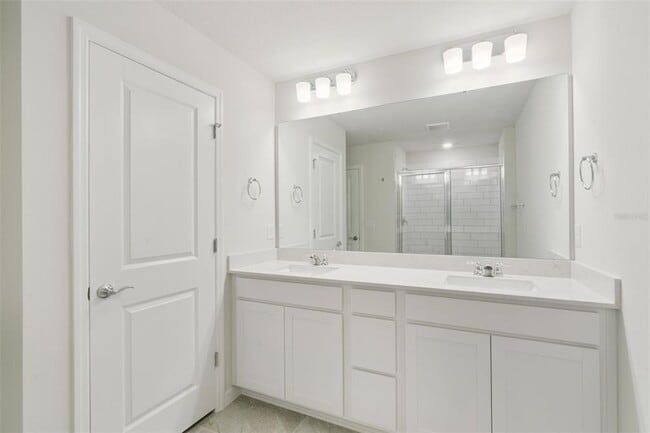 Building Photo - 3082 Emerald Acrs Ln