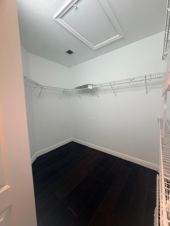 Building Photo - 7644 Foxcroft Ln