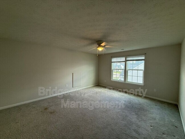 Building Photo - 2194 Schmidt Dr W