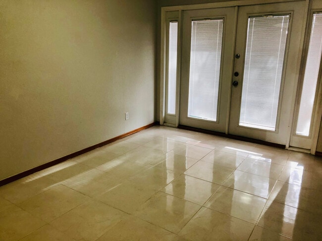 Building Photo - 730 Resler Dr