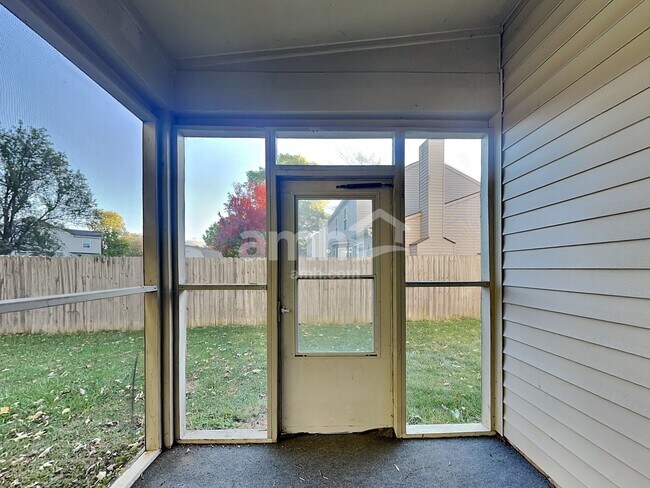 Building Photo - 9940 Wellcroft Ln