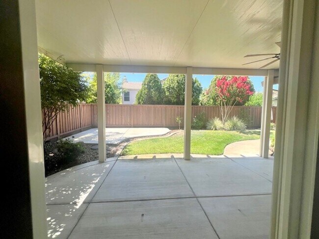 Building Photo - 649 Garden Park Dr