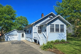 Building Photo - 1026 E Woodrow Ave