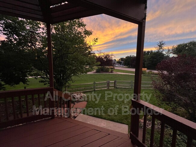 Building Photo - 1445 S Larkspur Ct