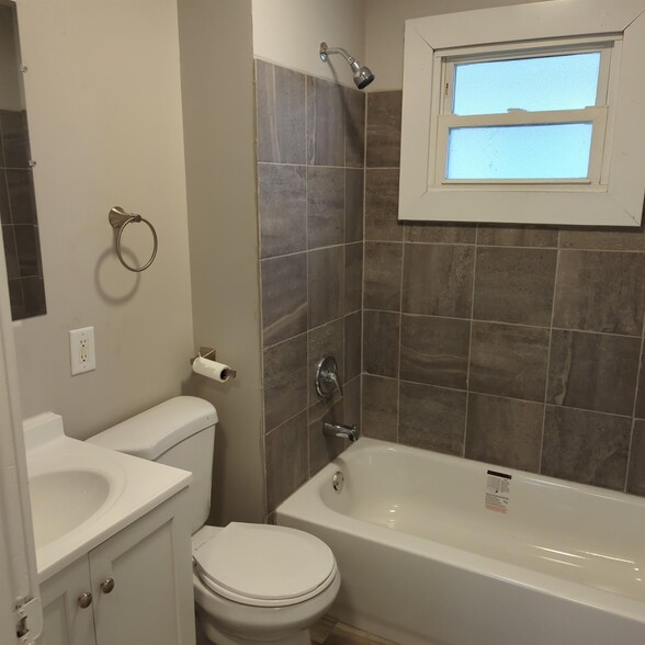 Building Photo - 2310 19th St SW