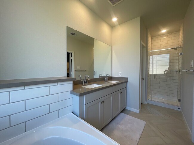 Building Photo - 12614 White Pelican Ct