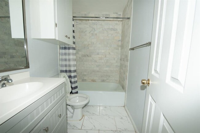 Building Photo - 7303 Grand Canyon Dr