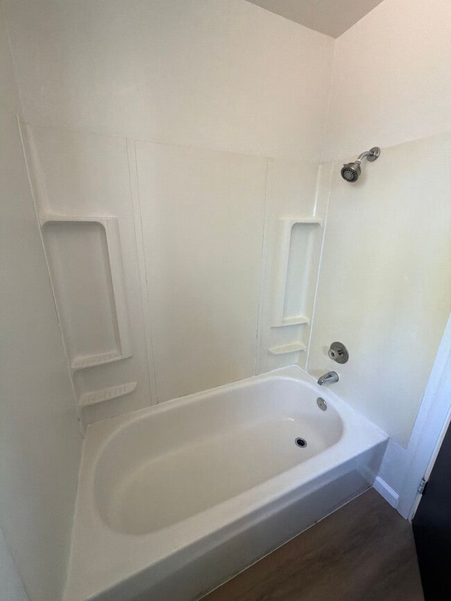 Building Photo - 2 Bed 2 Bath Duplex!
