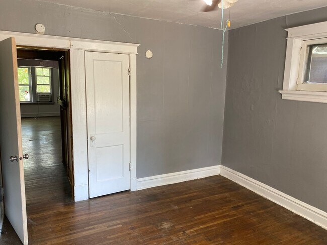 Building Photo - 2nd Floor Unit for Rent