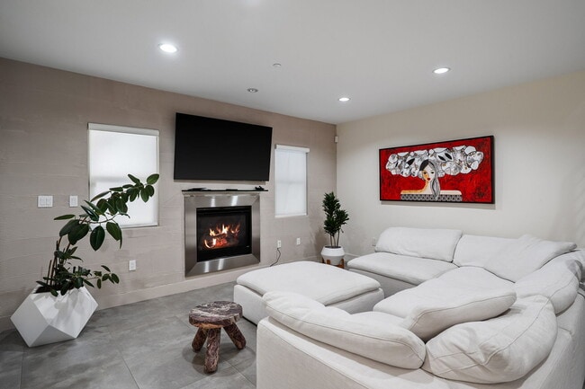 Building Photo - 11023 Fruitland Dr