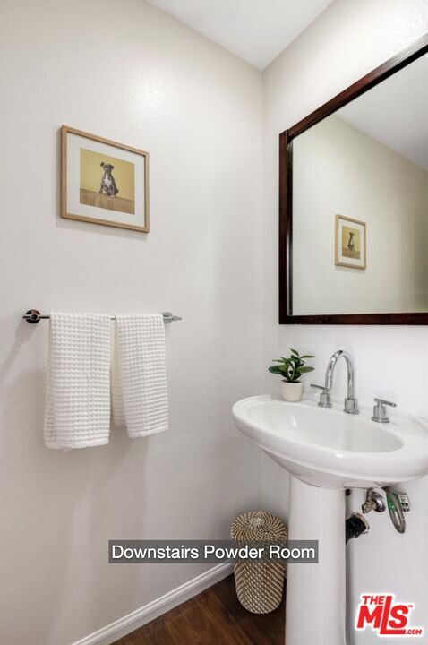 Building Photo - 850 N Poinsettia Pl