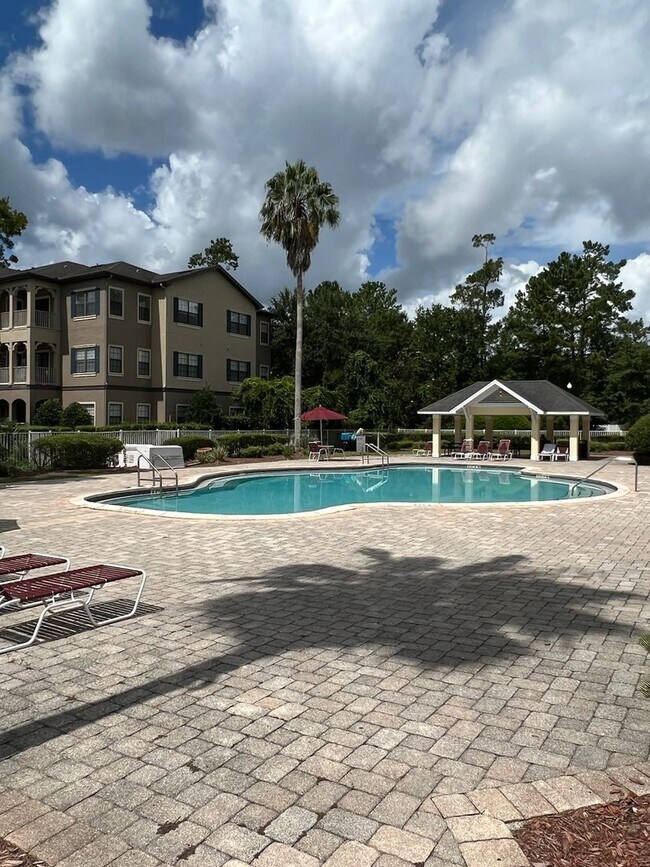 Building Photo - 2 bedroom 2 1/2 bath in NW Magnolia Place