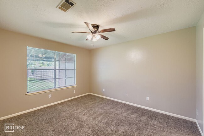 Building Photo - 1611 Hazelwood St