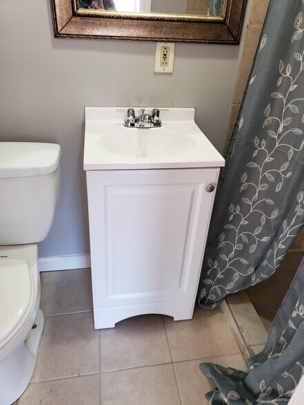 Building Photo - 4501 N Tracy Ave